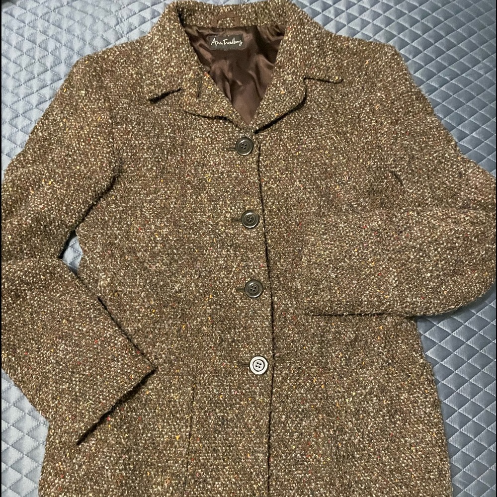 Beautiful brown blazer. Ann Freedberg. Size 10P. Long.
